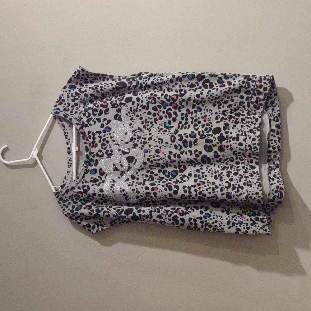 Juicy Couture Women's Xlg Gray Sleeveless  Top‎ with Multicolor Cheetah Accents